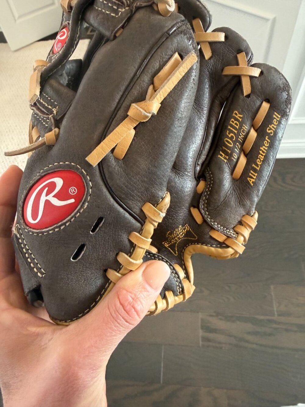 Rawlings 10 1/2 inch Baseball Glove